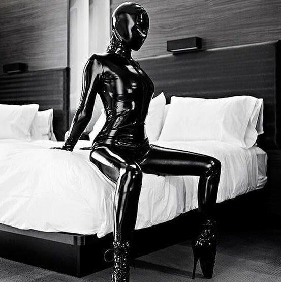 Werde eine Gummipuppe und menschliche Puppe für einen erfahrenen Meister und Besitzer. Become a rubberdoll and human doll for an experienced master and owner e1649058394533